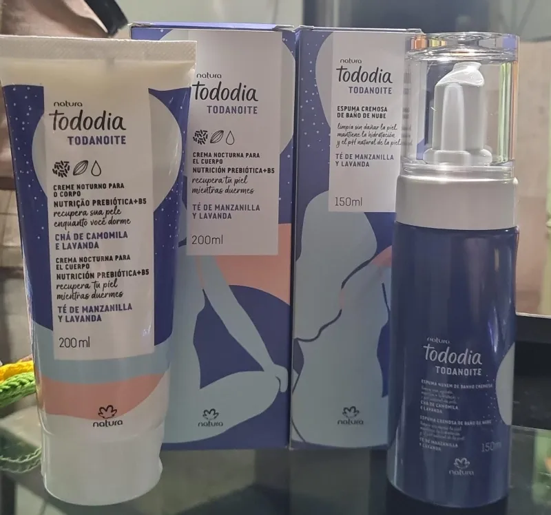 Kit tododia todanoite espuma para banho e creme.